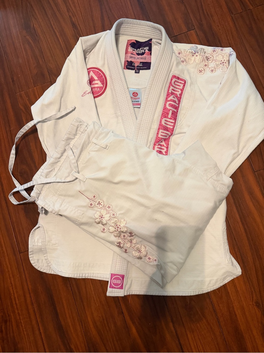 Gracie Barra Women's White Sakura Jiu-Jitsu Gi